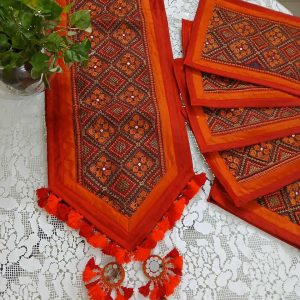 Table runner with 6 placemats