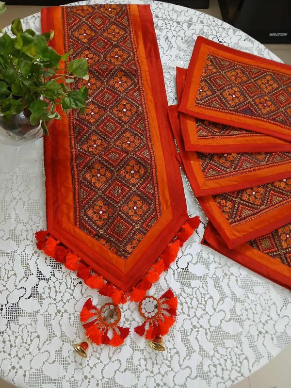 Table runner with 6 placemats