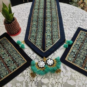 Table runner with 6 placemats