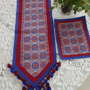 Table runner with 6 placemats (Copy)